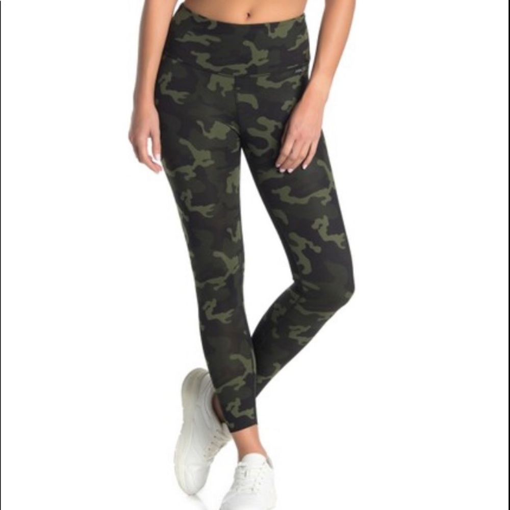Women’s green Camo leggings